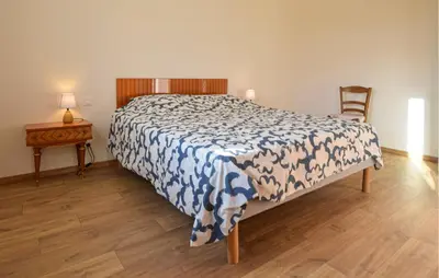 Un ou plusieurs lits dans un hébergement de l'établissement Awesome Home In Bacilly With Wifi