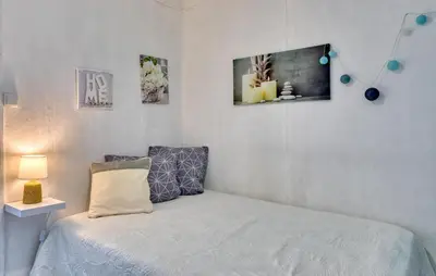 Un ou plusieurs lits dans un hébergement de l'établissement 5 Bedroom Awesome Home In Villedieu-Les-Poêles