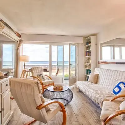 Seafront flat near Cabourg with free private parking