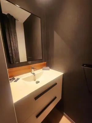 Salle de bains dans l'établissement L'instant Plaisir - Suite Bien Etre