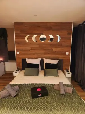 Coin salon dans l'établissement L'instant Plaisir - Suite Bien Etre