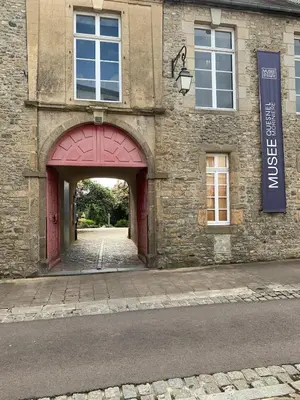 Façade ou entrée de l'établissement Charmant F2 Atypique Coutances centre