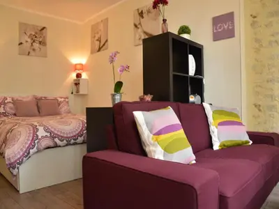 Un ou plusieurs lits dans un hébergement de l'établissement Modern Bayeux Hideaway