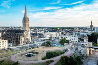 Vue générale sur Caen ou vue de la ville depuis l'appartement