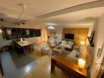 Télévision ou salle de divertissement dans l'établissement F3 Central, Bright and Quiet in Caen