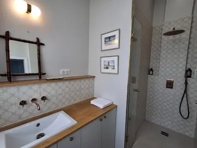 Salle de bains dans l'établissement Séjour chic en Art Déco