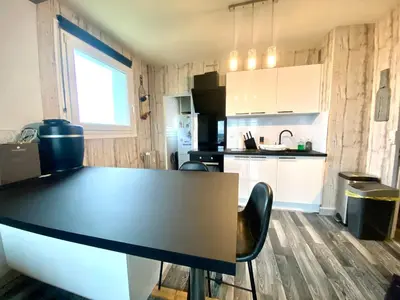 Cuisine ou kitchenette dans l'établissement Reposant