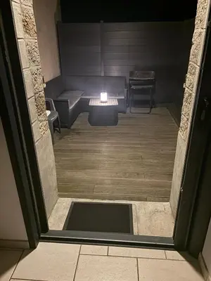 Coin salon dans l'établissement Appart'hotel61 OFFRE D'OUVERTURE Au pied de tous commerces & commodités ainsi que marché mercredi & samedi