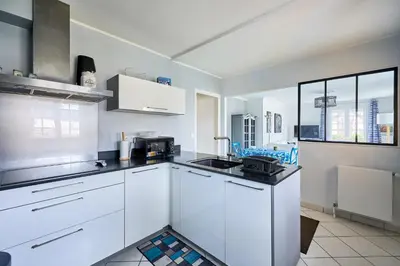 Cuisine ou kitchenette dans l'établissement Frontenac - Véranda et jardin clos
