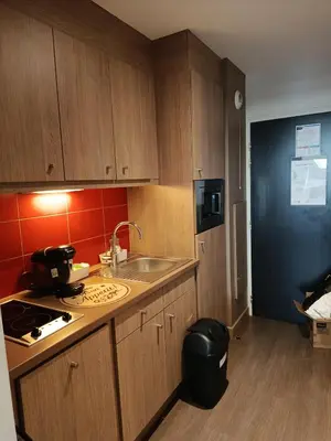 Cuisine ou kitchenette dans l'établissement Au bord de l'orne