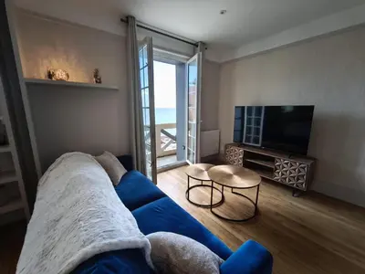 Télévision ou salle de divertissement dans l'établissement L'Harmonie des Vagues
