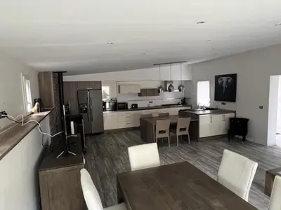 Cuisine ou kitchenette dans l'établissement Maison du manoir