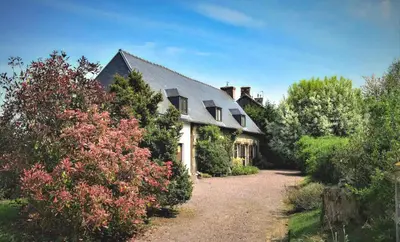 Jardin de l'établissement Charming 17th Century Normandy Longere in Valdallière, Calvados