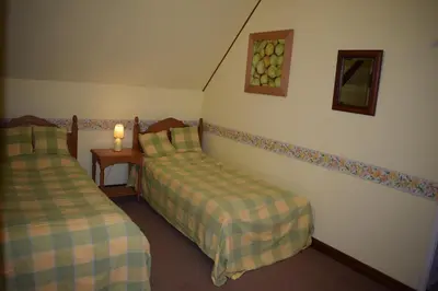Un ou plusieurs lits dans un hébergement de l'établissement Charming 17th Century Normandy Longere in Valdallière, Calvados