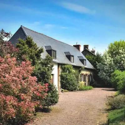 Charming 17th Century Normandy Longere in Valdallière
