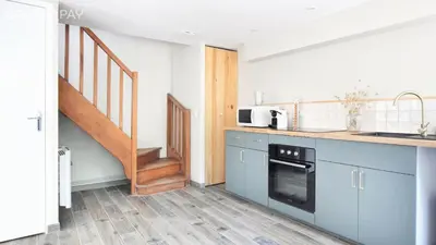 Cuisine ou kitchenette dans l'établissement Maison Portbail-sur-Mer