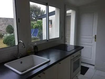 Cuisine ou kitchenette dans l'établissement 36 rue Saint Nicolas Barfleur jardin clos 30m Port