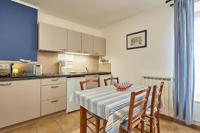 Cuisine ou kitchenette dans l'établissement Studio PETIT JUNO