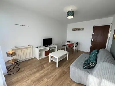 Télévision ou salle de divertissement dans l'établissement L'appart Lutin du bord de mer