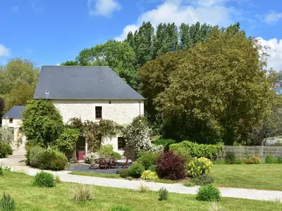 Jardin de l'établissement Manor in Normandy with Spa and Pool