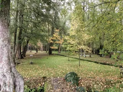 Jardin de l'établissement Manor in Normandy with Spa and Pool