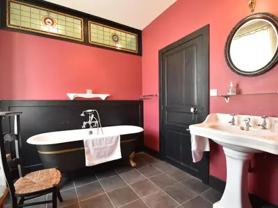 Salle de bains dans l'établissement Elegant Normandy Retreat