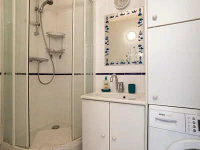 Salle de bains dans l'établissement Apartment Plein Sud-18 by Interhome