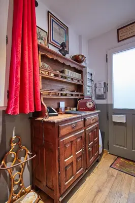 Cuisine ou kitchenette dans l'établissement La Plus Petite Maison De France