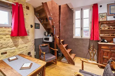 Coin salon dans l'établissement La Plus Petite Maison De France