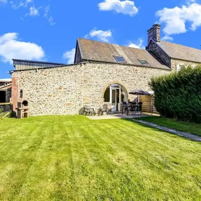 Welcoming Holiday Home in Brainville with Fenced Garden