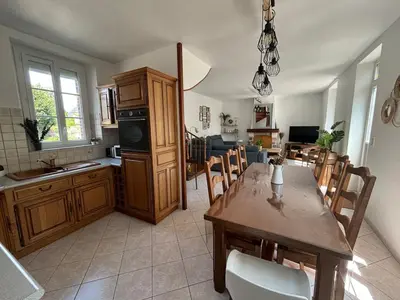 Cuisine ou kitchenette dans l'établissement Proche plage, maison de bourg pleine de charme