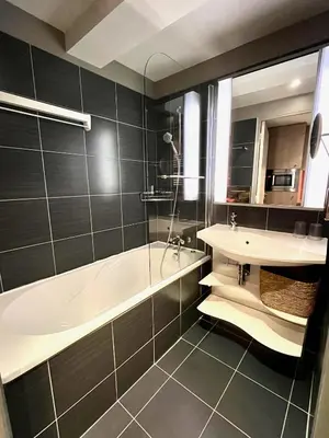 Salle de bains dans l'établissement Joli studio sur les quais
