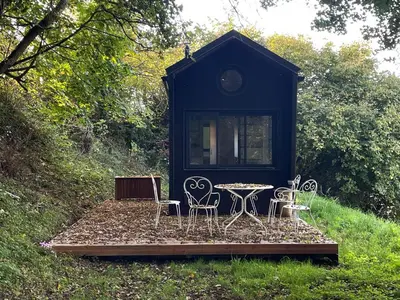 Jardin de l'établissement Tiny house des cyclamens St André sur Orne