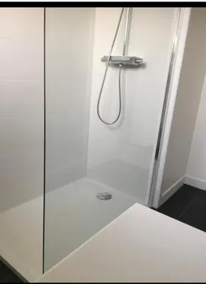 Salle de bains dans l'établissement villa Charlotte