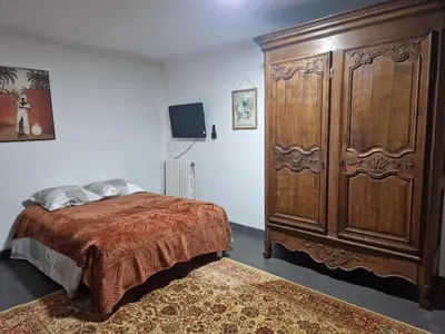 Un ou plusieurs lits dans un hébergement de l'établissement maison de famille