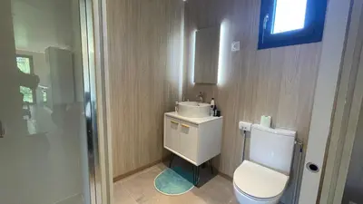 Salle de bains dans l'établissement Greenkub Serenity