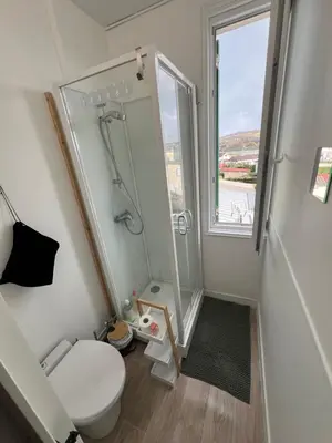 Salle de bains dans l'établissement Pause détente à Cabourg