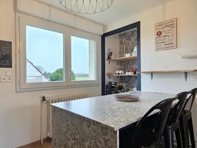 Cuisine ou kitchenette dans l'établissement Aux Berges Du Mont - 10 min Mont-Saint-Michel, Jardin & Parking