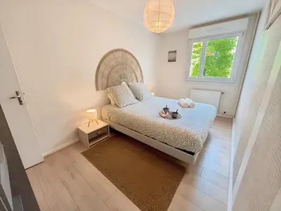 Un ou plusieurs lits dans un hébergement de l'établissement Appartement à 10 minutes à pied du centre ville avec parking privé et balcon