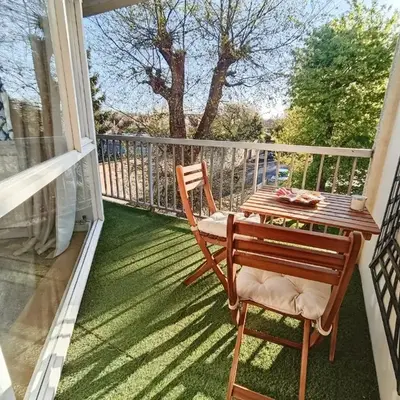 Appartement à 10 minutes à pied du centre ville avec parking privé et balcon