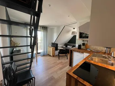 Cuisine ou kitchenette dans l'établissement Magnifique appartement avec mezzanine prés Thalasso