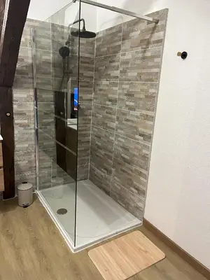 Salle de bains dans l'établissement La Pomme