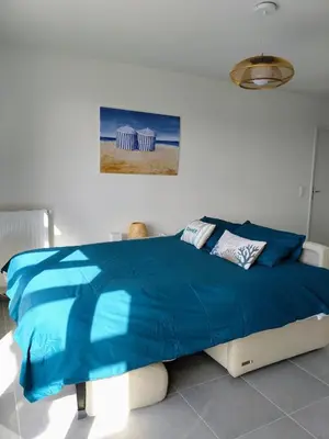 Un ou plusieurs lits dans un hébergement de l'établissement Appartement neuf, calme et ensoleillé