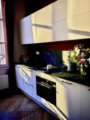 Cuisine ou kitchenette dans l'établissement SÉRENITÉ Apartment 4 p Historic Normandy District