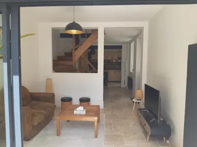 Télévision ou salle de divertissement dans l'établissement Maison de charme face au Canal