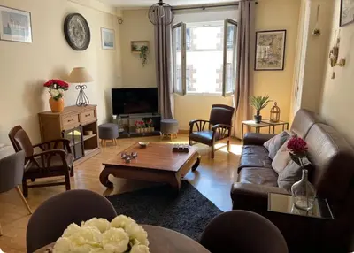 Télévision ou salle de divertissement dans l'établissement Appartement Granville hyper centre