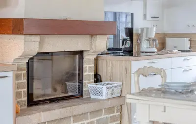 Cuisine ou kitchenette dans l'établissement Maison Proche Mer