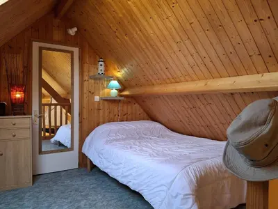 Un ou plusieurs lits dans un hébergement de l'établissement Chalet authentique près de la plage pour 6 personnes - FR-1-788-65