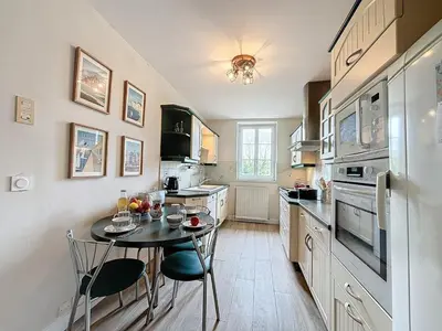 Cuisine ou kitchenette dans l'établissement La Fraisnaie Omaha Beach