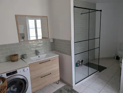 Salle de bains dans l'établissement Maison agréable au coeur de Bayeux !